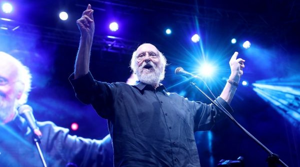 Διονύσης Σαββόπουλος: Διαφορετικός αλλά πάντα γοητευτικός στο Μέγαρο Μουσικής