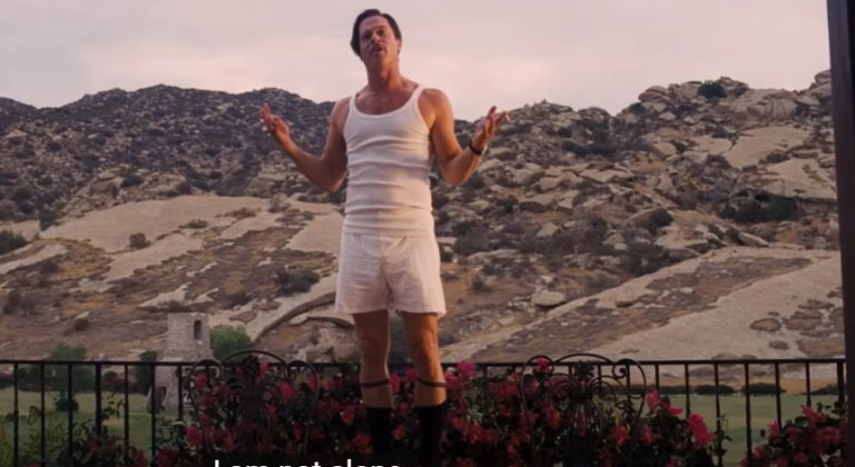 Βαβυλώνα – «Η ταινία φτάνει στα αστέρια – αλλά το κεφάλι της έχει κολλήσει στην τουαλέτα»