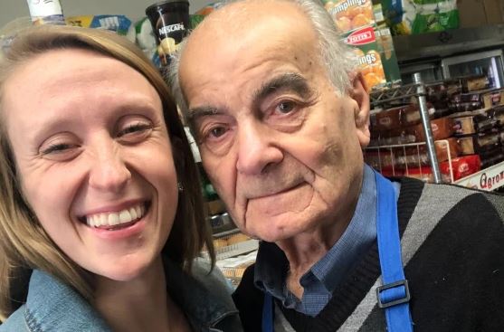Αστόρια: Τι μου έμαθε ένας 94χρονος Έλληνας, ιδιοκτήτης παντοπωλείου για τη φιλία