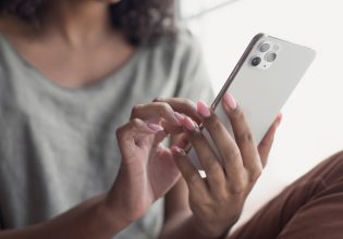 3 iPhone σε έκπτωση για να βάλετε το «μηλαράκι» στη ζωή σας