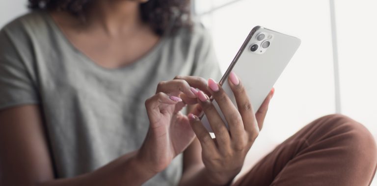 3 iPhone σε έκπτωση για να βάλετε το «μηλαράκι» στη ζωή σας