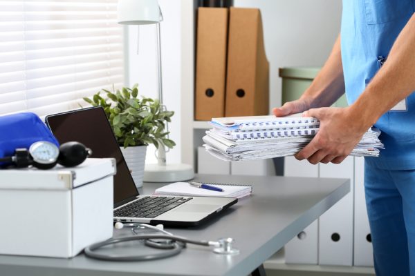 Χωρίς εμβόλιο για τον έρπη ζωστήρα λόγω γραφειοκρατίας