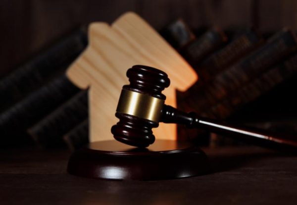 Πλειστηριασμοί: Στο «σφυρί» famous κέντρα διασκέδασης και βίλες