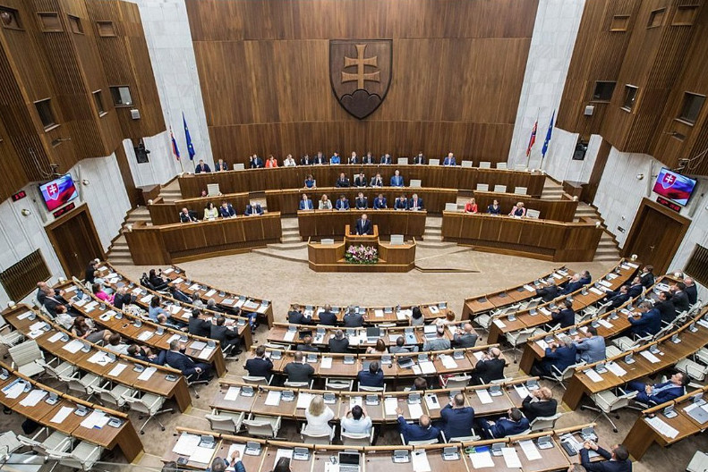 Σλοβακία: Άκυρο το δημοψήφισμα για συνταγματική αναθεώρηση – «Παγώνει» το αίτημα πρόωρων εκλογών