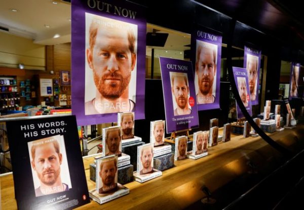 Στα ράφια των βιβλιοπωλείων τα απομνημονεύματα του πρίγκιπα Χάρι