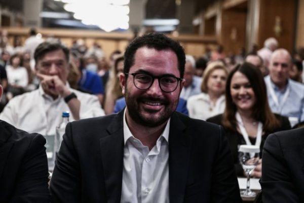 Σπυρόπουλος: «Χρησιμοποιούν τη βουλευτική τους ιδιότητα για να κάνουν δουλειές με το δημόσιο»