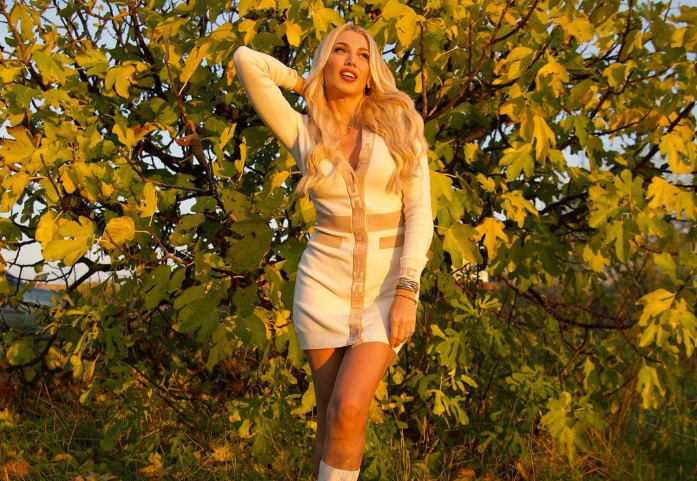 Κωνσταντίνα Σπυροπούλου: Γυμνή στην αγκαλιά του συντρόφου της λίγο πριν γίνει μανούλα