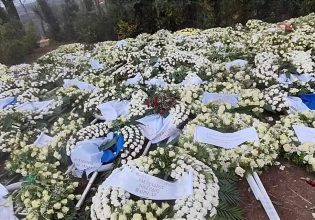 Κηδεία τέως Βασιλιά Κωνσταντίνου: Μια «θάλασσα» από στεφάνια στο Τατόι