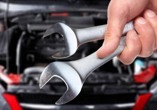 Έρευνα: Όλο και περισσότεροι οδηγοί, άνδρες και γυναίκες, επιδιορθώνουν οι ίδιοι τα αυτοκίνητά τους