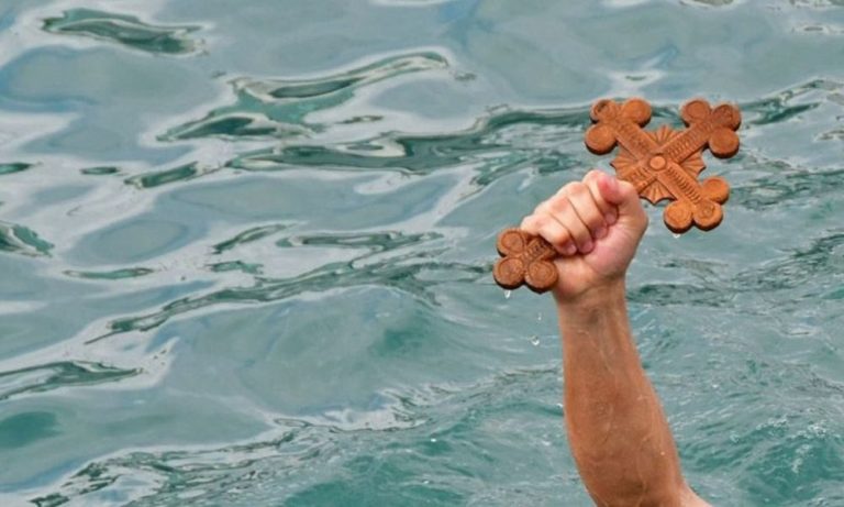 Φθιώτιδα: Σοκαριστικός τραυματισμός 22χρονου που βούτηξε για τον σταυρό