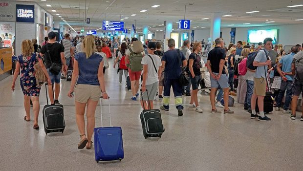 13 κιλά κοκαΐνη είχαν στη βαλίτσα τους δύο 24χρονες - Δείτε βίντεο | in.gr
