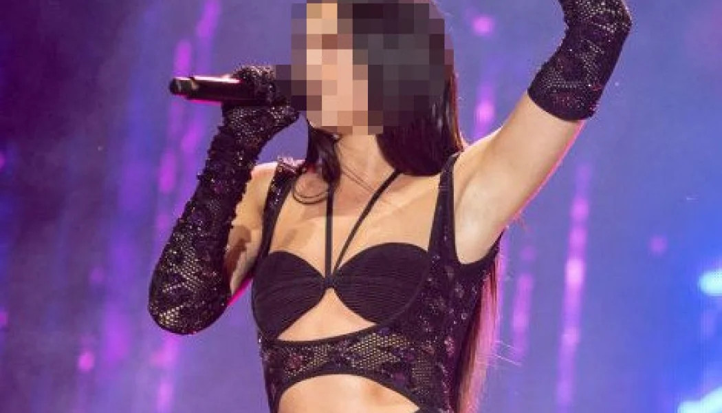 Ντούα Λίπα: Η πασίγνωστη τραγουδίστρια εμφανίστηκε με «σκισμένο» φόρεμα - Φάνηκαν τα πάντα