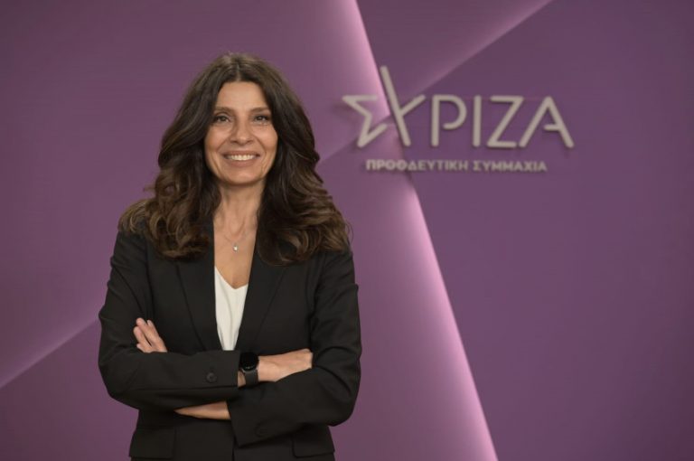 Τσαπανίδου: Ο Μητσοτάκης δεν ελέγχει την αισχροκέρδεια ενώ μοιράζει επιδόματα και κάθε τύπου pass