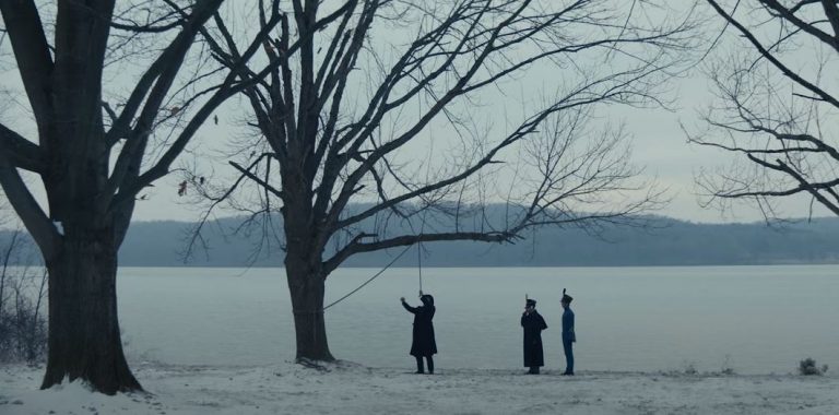 Μια αστραφτερή, γοτθική ταινία μυστηρίου με ήρωα τον Έντγκαρ Άλαν Πόε