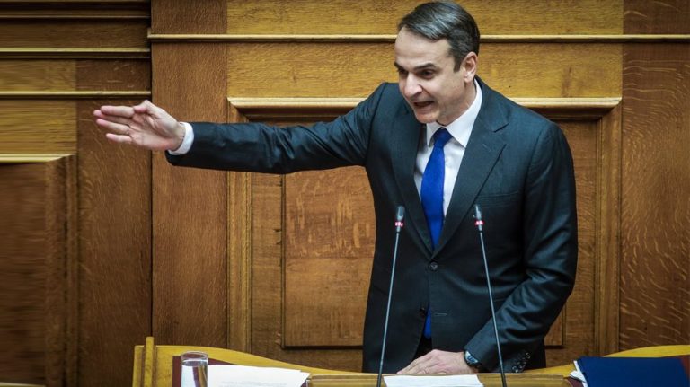 Πρόταση μομφής: Ο Μητσοτάκης επενδύει στη σύγκριση με τον Τσίπρα