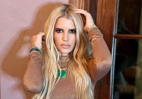 Τζέσικα Σίμπσον: Ανησυχία για την υγεία της – «Ζυγίζει λιγότερο από τη 10χρονη κόρη της»