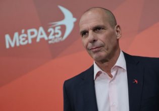 Βαρουφάκης: «Ρεσιτάλ υποκρισίας» η αποχή του ΣΥΡΙΖΑ από τη Βουλή