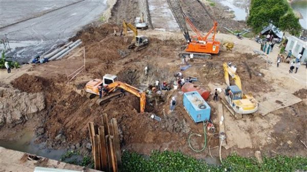 Βιετνάμ: Επιχείρηση διάσωσης 10χρονου αγοριού – Έπεσε μέσα σε κούφια τσιμεντένια κολόνα οικοδομής