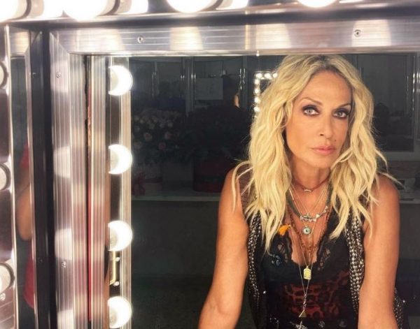 Άννα Βίσση: Η πρώτη ανάρτηση μετά τη διάγνωση με covid – Πότε επιστρέφει στη σκηνή