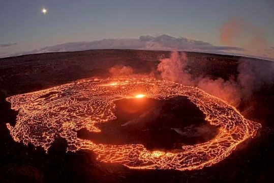 Χαβάη: «Κόκκινος» συναγερμός για το ηφαίστειο Κιλαουέα
