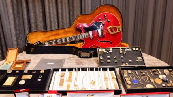 Έλβις Πρίσλεϊ: Στο σφυρί η ατζέντα και άλλα προσωπικά αντικείμενα του «βασιλιά»