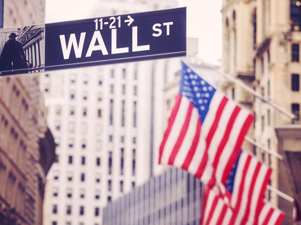 Wall Street: Άντεξε ο Dow Jones στη γενικότερη πτώση