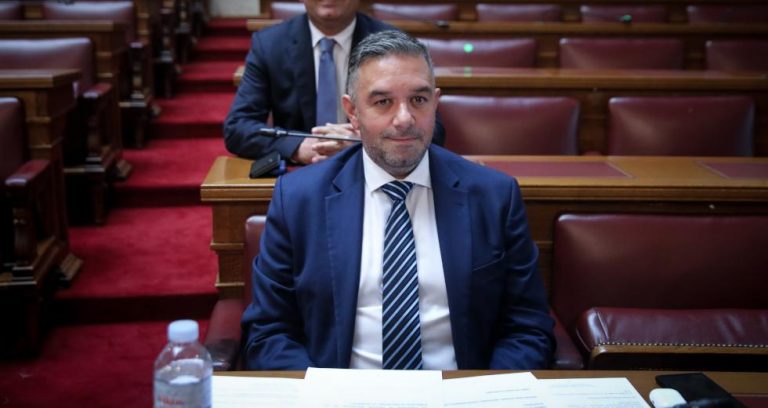 ΠΑΣΟΚ: Πέντε ημέρες μαδούσε την μαργαρίτα ο Μητσοτάκης για Χειμάρα