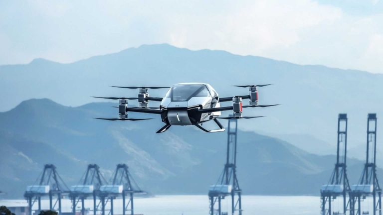 Στους αιθέρες του Ντουμπάι η πρώτη πτήση διθέσιου αυτοκινήτου