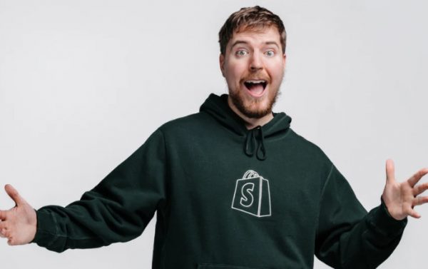 MrBeast: Ο YouTuber χρηματοδοτεί επεμβάσεις τυφλών