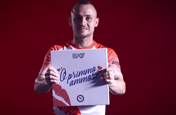 Η Νάπολι τιμάει τους… ερωτευμένους (vid)