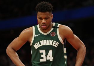 Τι συμβαίνει με το γόνατο του Αντετοκούνμπο – Το γράφημα που… τρομάζει