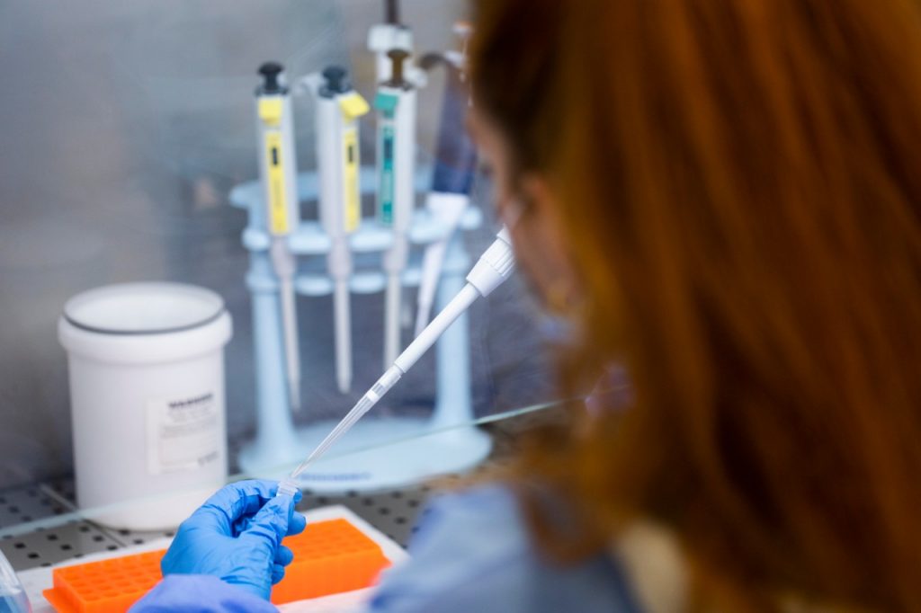 Προβλήματα στις προμήθειες τεστ κοροναϊού στα νοσοκομεία