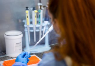 Προβλήματα στις προμήθειες τεστ κοροναϊού στα νοσοκομεία