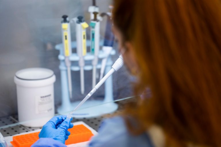 Προβλήματα στις προμήθειες τεστ κοροναϊού στα νοσοκομεία