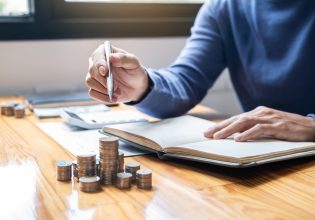 Χρέη στην εφορία: Αναβιώνει η ρύθμιση των 120 δόσεων