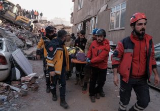 Προξενείο Τουρκίας: Ευγνωμοσύνη στην Ελληνική Ομάδα Διάσωσης που έσωσε τρεις πολίτες από τα ερείπια