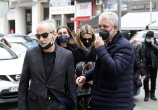 Δίκη Άλκη Καμπανού: «Μην με χτυπάτε άλλο» φώναξε ο πατέρας του και βγήκε από την αίθουσα