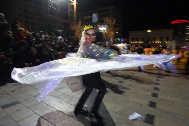 Πάτρα: 250.000 επισκέπτες για το Καρναβάλι – Διασκέδαζαν μέχρι το πρωί