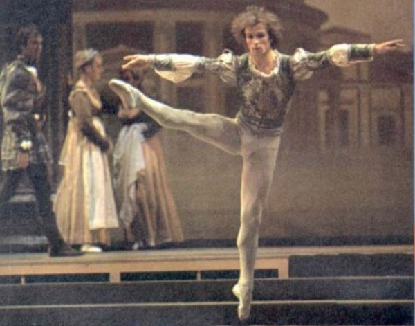 Ρούντολφ Νουρέγιεφ: Στην Αθήνα παράσταση για τη ζωή του σπουδαίου χορευτή