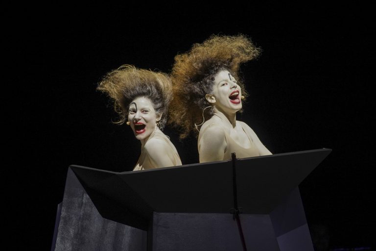 Πρώτες φωτογραφίες από το «Όχι εγώ» του Μπέκετ λίγες ώρες πριν την μεγάλη πρεμιέρα στην ΕΛΣ