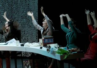 «Ω Θεοί…» τι παραστασάρα είναι αυτή;