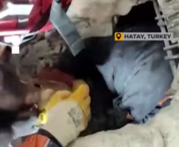 Σεισμός στην Τουρκία: Η μικρή Ελένη διασώθηκε μετά από 68 ώρες στα ερείπια της Χατάι – Συνταρακτικό βίντεο
