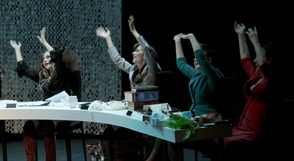 «Ω Θεοί…» τι παραστασάρα είναι αυτή;