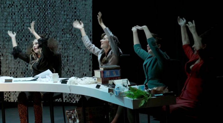 «Ω Θεοί…» τι παραστασάρα είναι αυτή;