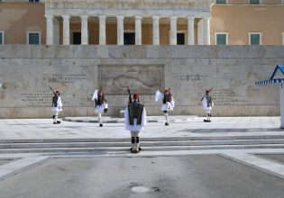 ΗΠΑ: Φωτογραφίες με τους Εύζωνες στο Σύνταγμα κέρδισαν διεθνές βραβείο φωτογραφίας
