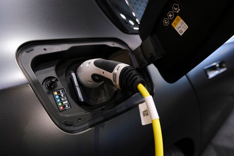 Ηλεκτροκίνηση: Πώς η ζέστη και οι υψηλές ταχύτητες μειώνουν την αυτονομία 