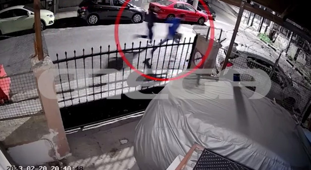 Νέα Ιωνία: Βίντεο – ντοκουμέντο από την επίθεση με μαχαίρι στον γιο του ιδιοκτήτη της καφετέριας