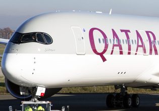 Qatargate: Νέο σκάνδαλο με ανώτερο αξιωματούχο να πετά για χρόνια δωρεάν με Qatar Airways