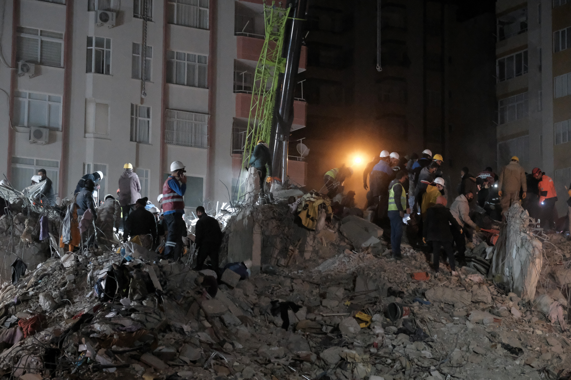 Σεισμός στην Τουρκία: Σοκαριστικές εικόνες από κτίριο που έγειρε - Δείτε τι φανέρωσε