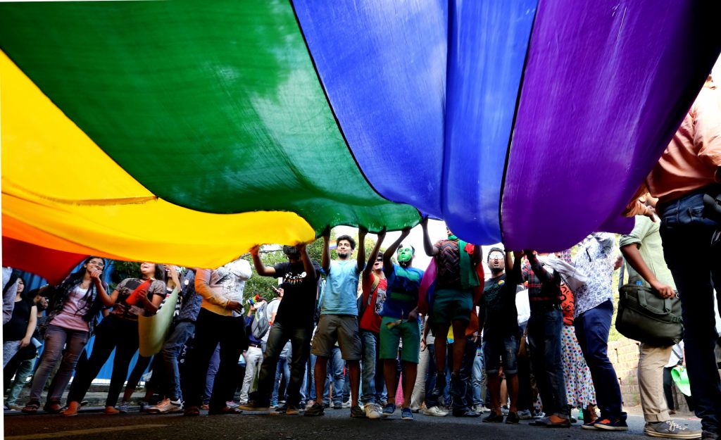 Η μάχη γκέι Ινδού πρίγκιπα κατά της θεραπείας μεταστροφής – Από το ηλεκτροσόκ μέχρι την επέμβαση εγκεφάλου
